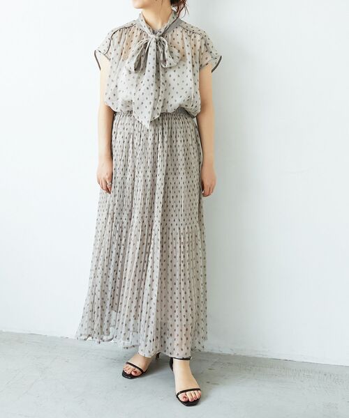 le.coeur blanc(ルクールブラン)の「楊柳フラワープリントランダムプリーツスカート(スカート・レディース・ブラック系その他/ホワイト系その他2・38)」の9枚目の写真