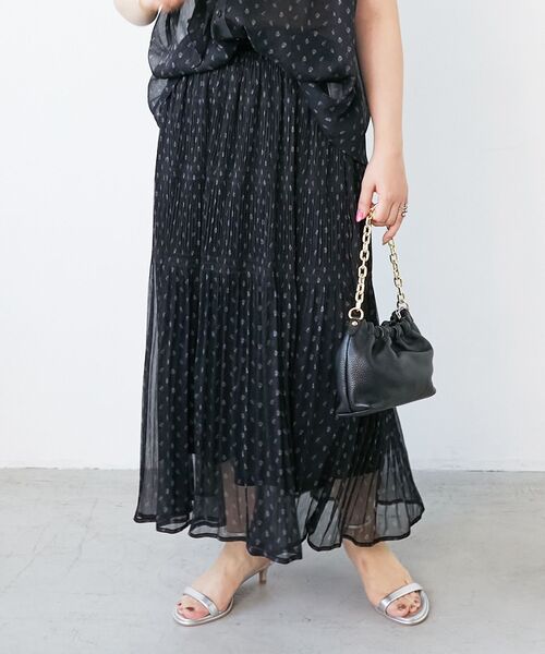 le.coeur blanc(ルクールブラン)の「楊柳フラワープリントランダムプリーツスカート(スカート・レディース・ブラック系その他/ホワイト系その他2・38)」の17枚目の写真