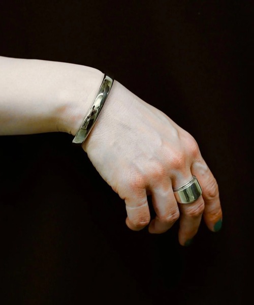 ACE by MORIZANE（エースバイモリザネ）の「【ACE by morizane】square cuff gradation plated（バングル/リストバンド・メンズ・シルバー×ゴールド・SMALL）」の4枚目の写真