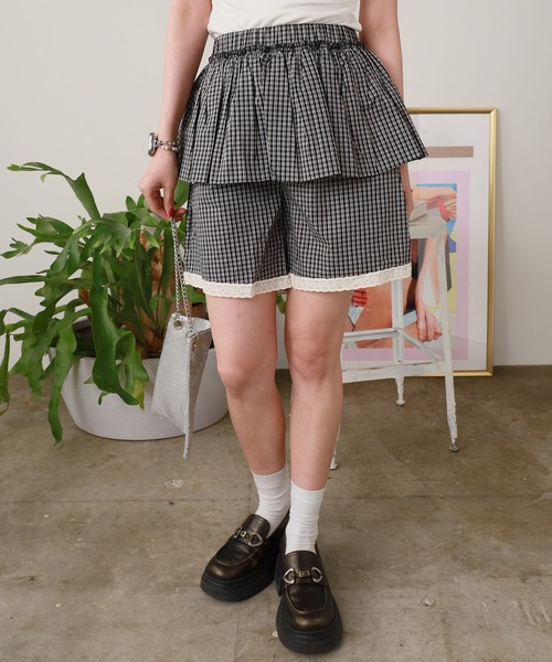 ROOPTOKYO（ループトウキョウ）の「Gingham Check Skirt Layered Lace Pants / ギンガムチェック スカートレイヤード レースパンツ（その他パンツ・レディース・ブラック/ダークブラウン・FREE）」の4枚目の写真