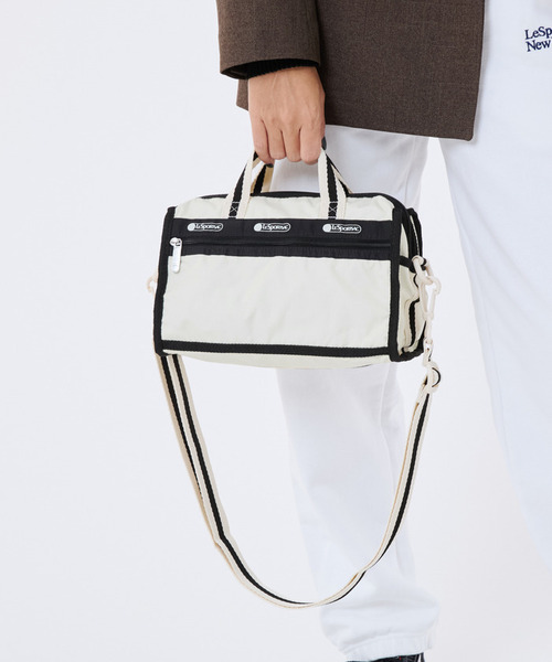 LeSportsac（レスポートサック）の「MINI DUFFEL CROSSBODY スペクテイターサンドバー/ブラック（ショルダーバッグ・レディース・ホワイト・FREE）」の2枚目の写真