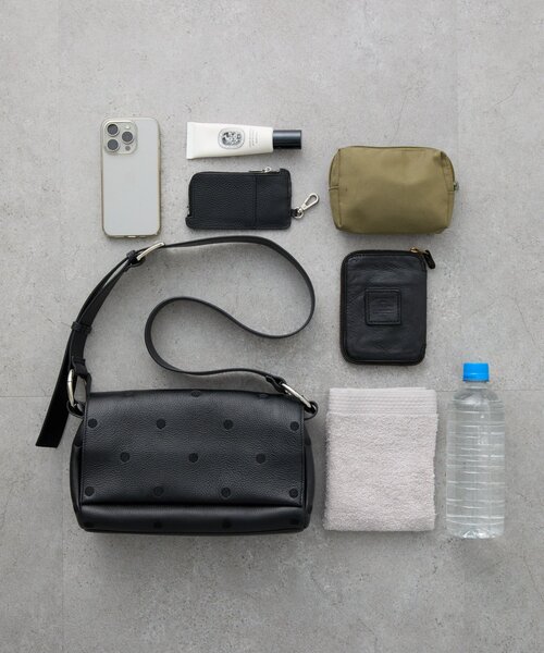 BEARDSLEY ブラック ショルダーバッグ　ボディバッグ ビアズリー BEARDSLEY レザーボディバッグ （black） - ファッション