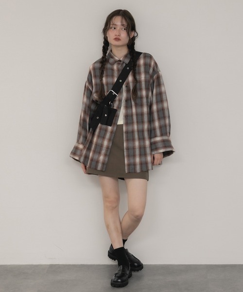 HEILIS(ヘイリス)の「ワイドスリーブフランネルシャツ/長袖 前開き チェックシャツ ブラウン ブラック 春服 秋服 冬服 レイヤード 羽織り 韓国 ノームコア シティガール カジュアル 柄(シャツ/ブラウス・レディース・ブラック/ブラウン・FREE)」の8枚目の写真