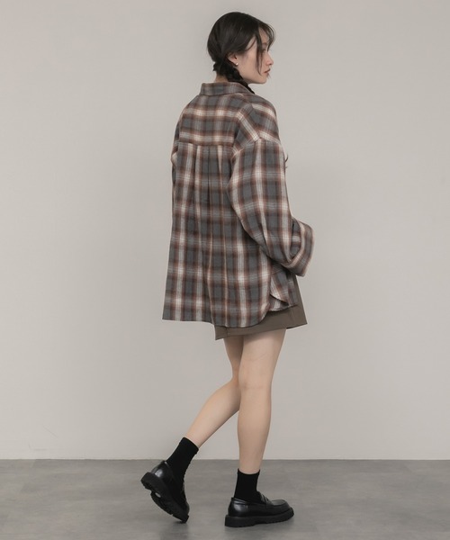 HEILIS(ヘイリス)の「ワイドスリーブフランネルシャツ/長袖 前開き チェックシャツ ブラウン ブラック 春服 秋服 冬服 レイヤード 羽織り 韓国 ノームコア シティガール カジュアル 柄(シャツ/ブラウス・レディース・ブラック/ブラウン・FREE)」の5枚目の写真