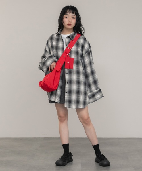 HEILIS(ヘイリス)の「ワイドスリーブフランネルシャツ/長袖 前開き チェックシャツ ブラウン ブラック 春服 秋服 冬服 レイヤード 羽織り 韓国 ノームコア シティガール カジュアル 柄(シャツ/ブラウス・レディース・ブラック/ブラウン・FREE)」の17枚目の写真