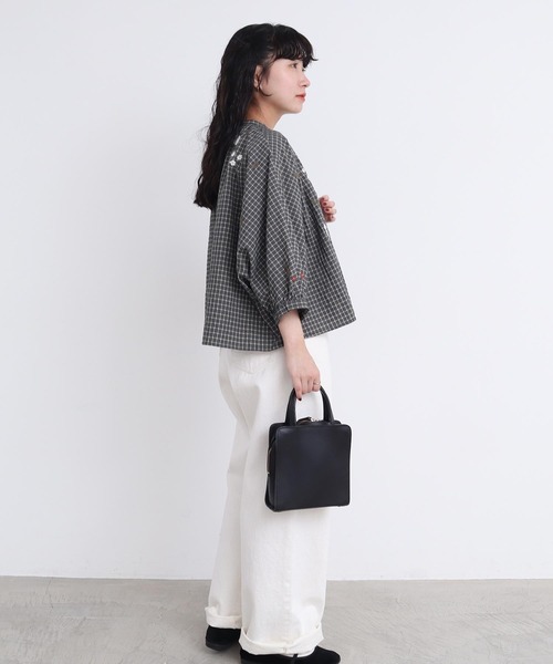 l'atelier du savon(アトリエドサボン)の「●お花スケッチ ファー刺繍ブラウス(シャツ/ブラウス・レディース・オフホワイト/ブラック/ブラウン・FREE)」の20枚目の写真