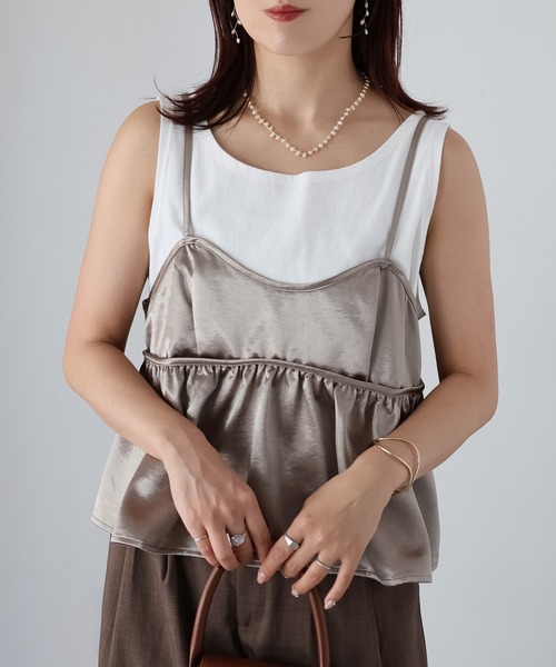 Riberry(リベリー)の「サテンペプラムキャミビスチェ(キャミソール・レディース・ブラック/グレイッシュベージュ/ブラウン・FREE)」の3枚目の写真