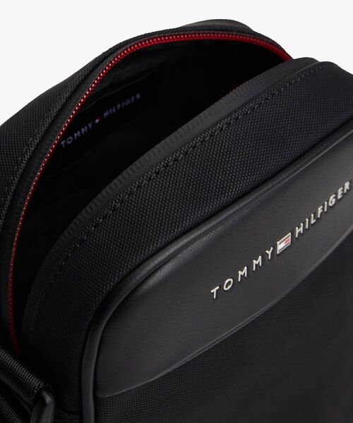 TOMMY HILFIGER（トミーヒルフィガー）の「ファンデーションミニリポーターバッグ（ボディバッグ/ウエストポーチ・メンズ・ブラック・FREE）」の4枚目の写真