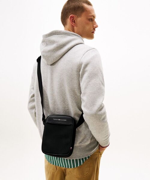 TOMMY HILFIGER（トミーヒルフィガー）の「ファンデーションミニリポーターバッグ（ボディバッグ/ウエストポーチ・メンズ・ブラック・FREE）」の5枚目の写真