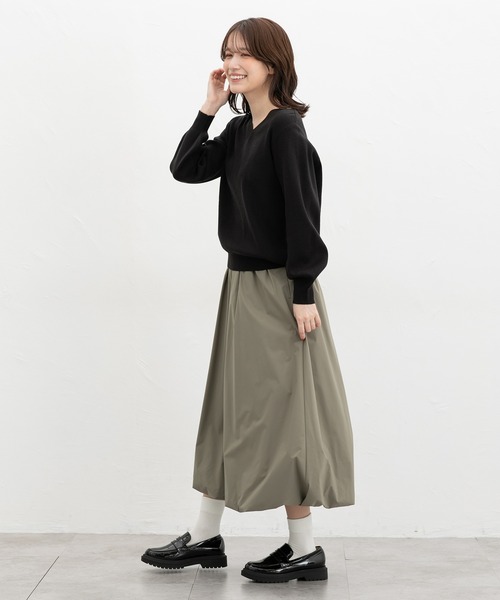 Honeys(ハニーズ)の「【しなやかニット・ヒアルロン酸加工・しなやかニット】ヒアルロン酸Vネック(ニット/セーター・レディース・ブルー/杢グレー/ピンク系その他/ブラック/レッド/モカ/アイボリー/ラベンダー/ライトグリーン・3L/L/LL/M/S)」の11枚目の写真