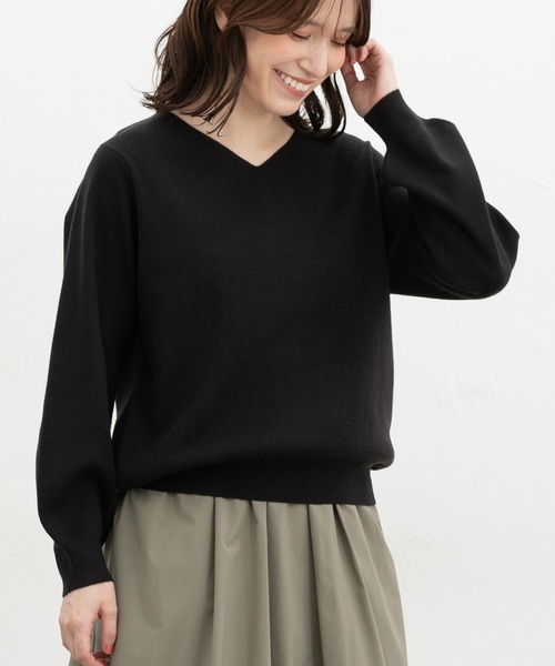 Honeys(ハニーズ)の「【しなやかニット・ヒアルロン酸加工・しなやかニット】ヒアルロン酸Vネック(ニット/セーター・レディース・ブルー/杢グレー/ピンク系その他/ブラック/レッド/モカ/アイボリー/ラベンダー/ライトグリーン・3L/L/LL/M/S)」の12枚目の写真