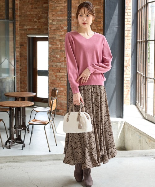 Honeys(ハニーズ)の「【しなやかニット・ヒアルロン酸加工・しなやかニット】ヒアルロン酸Vネック(ニット/セーター・レディース・ブルー/杢グレー/ピンク系その他/ブラック/レッド/モカ/アイボリー/ラベンダー/ライトグリーン・3L/L/LL/M/S)」の16枚目の写真