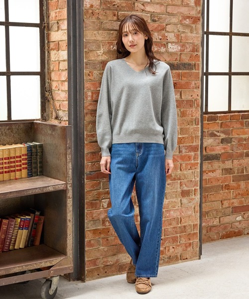 Honeys(ハニーズ)の「【しなやかニット・ヒアルロン酸加工・しなやかニット】ヒアルロン酸Vネック(ニット/セーター・レディース・ブルー/杢グレー/ピンク系その他/ブラック/レッド/モカ/アイボリー/ラベンダー/ライトグリーン・3L/L/LL/M/S)」の19枚目の写真