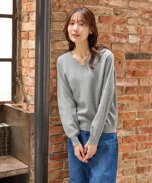 Honeys(ハニーズ)の「【しなやかニット・ヒアルロン酸加工・しなやかニット】ヒアルロン酸Vネック(ニット/セーター・レディース・ブルー/杢グレー/ピンク系その他/ブラック/レッド/モカ/アイボリー/ラベンダー/ライトグリーン・3L/L/LL/M/S)」の20枚目の写真