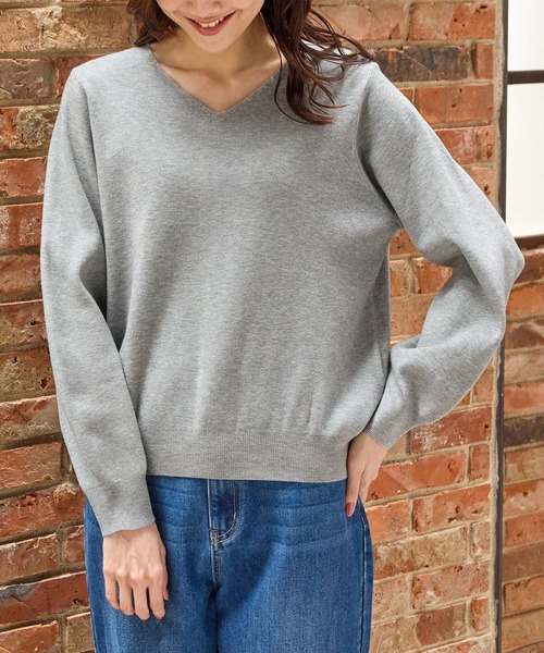 Honeys(ハニーズ)の「【しなやかニット・ヒアルロン酸加工・しなやかニット】ヒアルロン酸Vネック(ニット/セーター・レディース・ブルー/杢グレー/ピンク系その他/ブラック/レッド/モカ/アイボリー/ラベンダー/ライトグリーン・3L/L/LL/M/S)」の21枚目の写真