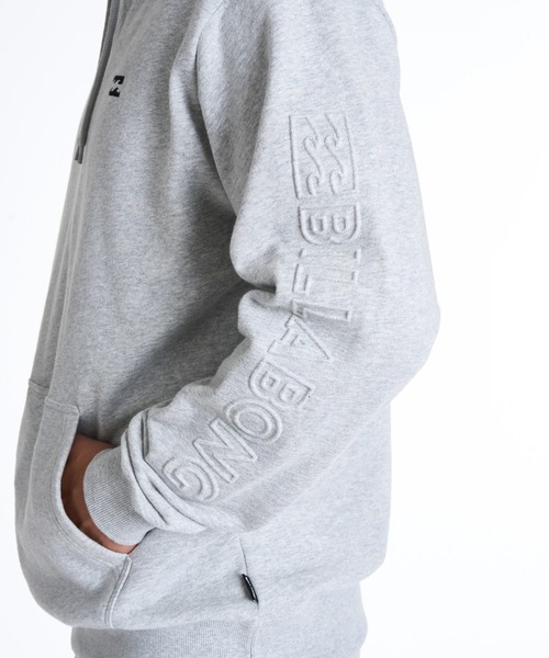 BILLABONG(ビラボン)の「BILLABONG メンズ EMBOSS LOGO PARKA パーカー 【REGULAR FIT】【2025年秋冬モデル】/ビラボンセットアップ対応スリーブロゴプルオーバーパーカー・フーディー(パーカー・メンズ・ブラック/グレー・MEDIUM/LARGE/X-LARGE)」の6枚目の写真