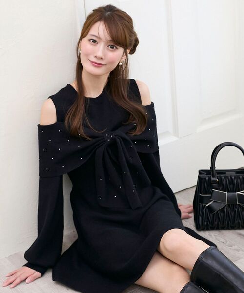 MAJESTIC LEGON（マジェスティックレゴン）の「ビジューリボンニットミニワンピース（ワンピース・レディース・ピンク/アイボリー/ブラック/グレー/ピンクベージュ・MEDIUM）」の3枚目の写真