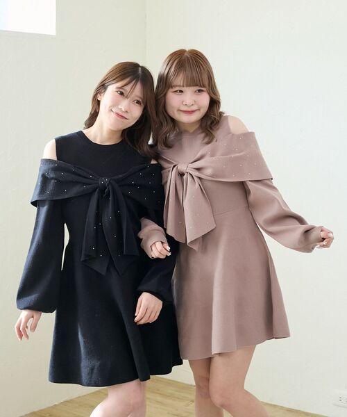 MAJESTIC LEGON（マジェスティックレゴン）の「ビジューリボンニットミニワンピース（ワンピース・レディース・ピンク/アイボリー/ブラック/グレー/ピンクベージュ・MEDIUM）」の11枚目の写真