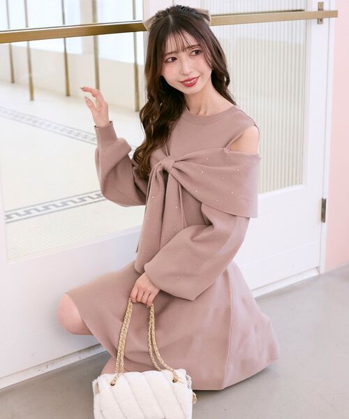 MAJESTIC LEGON（マジェスティックレゴン）の「ビジューリボンニットミニワンピース（ワンピース・レディース・ピンク/アイボリー/ブラック/グレー/ピンクベージュ・MEDIUM）」の12枚目の写真