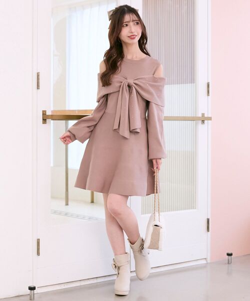 MAJESTIC LEGON（マジェスティックレゴン）の「ビジューリボンニットミニワンピース（ワンピース・レディース・ピンク/アイボリー/ブラック/グレー/ピンクベージュ・MEDIUM）」の13枚目の写真