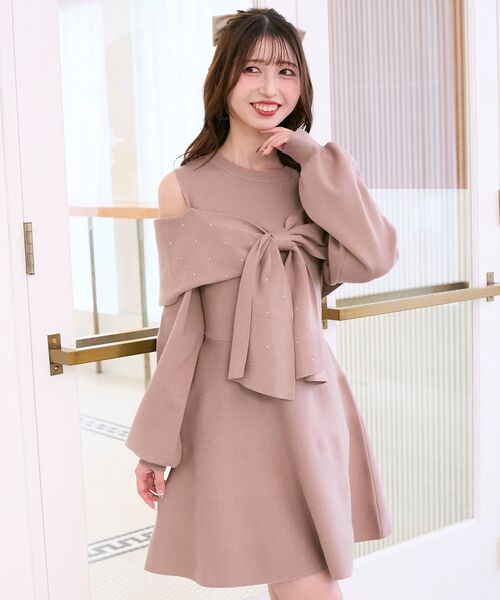 MAJESTIC LEGON（マジェスティックレゴン）の「ビジューリボンニットミニワンピース（ワンピース・レディース・ピンク/アイボリー/ブラック/グレー/ピンクベージュ・MEDIUM）」の16枚目の写真