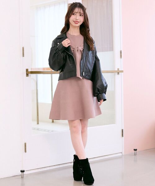 MAJESTIC LEGON（マジェスティックレゴン）の「ビジューリボンニットミニワンピース（ワンピース・レディース・ピンク/アイボリー/ブラック/グレー/ピンクベージュ・MEDIUM）」の21枚目の写真