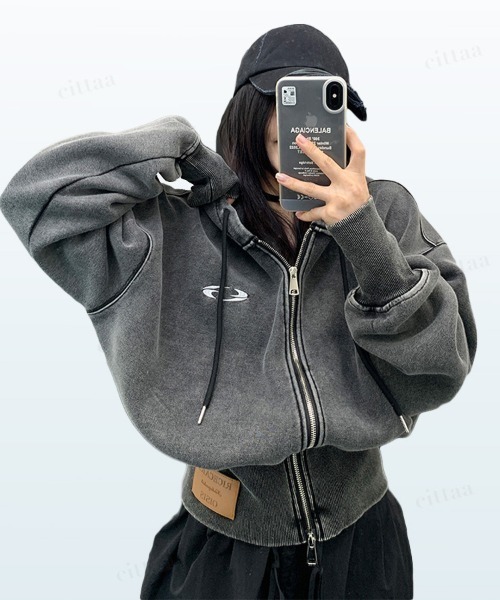 Dalfwin（ダールフィン）の「韓国ファッション RICECAKEフェイクレザーラベルピグメント加工ダブルジップパーカー（パーカー・レディース・ブラック/グレー・FREE）」の15枚目の写真