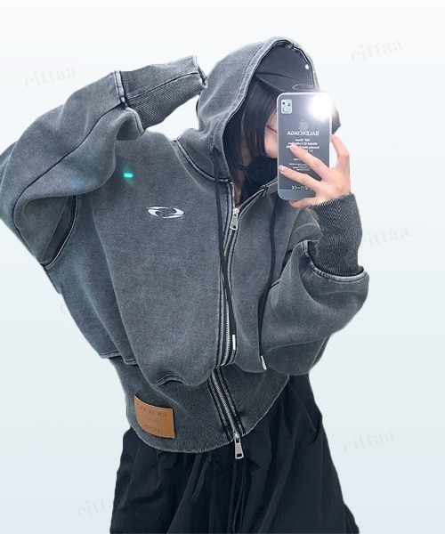 Dalfwin（ダールフィン）の「韓国ファッション RICECAKEフェイクレザーラベルピグメント加工ダブルジップパーカー（パーカー・レディース・ブラック/グレー・FREE）」の18枚目の写真