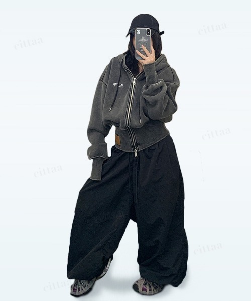 Dalfwin（ダールフィン）の「韓国ファッション RICECAKEフェイクレザーラベルピグメント加工ダブルジップパーカー（パーカー・レディース・ブラック/グレー・FREE）」の21枚目の写真