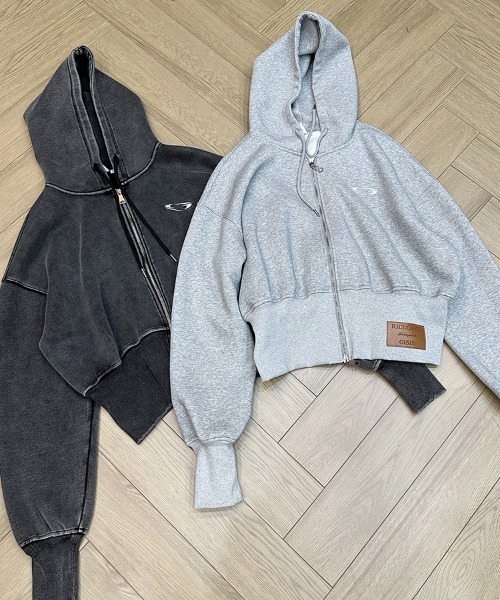 Dalfwin（ダールフィン）の「韓国ファッション RICECAKEフェイクレザーラベルピグメント加工ダブルジップパーカー（パーカー・レディース・ブラック/グレー・FREE）」の3枚目の写真