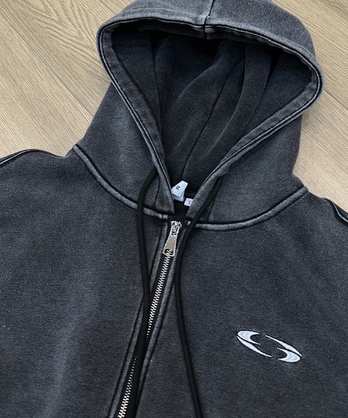 Dalfwin（ダールフィン）の「韓国ファッション RICECAKEフェイクレザーラベルピグメント加工ダブルジップパーカー（パーカー・レディース・ブラック/グレー・FREE）」の4枚目の写真