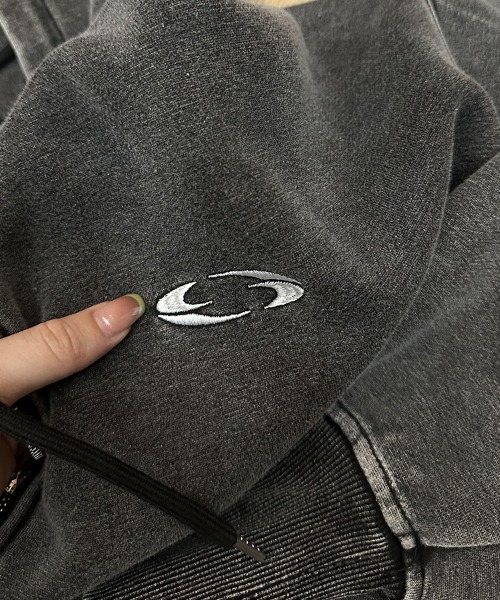 Dalfwin（ダールフィン）の「韓国ファッション RICECAKEフェイクレザーラベルピグメント加工ダブルジップパーカー（パーカー・レディース・ブラック/グレー・FREE）」の7枚目の写真