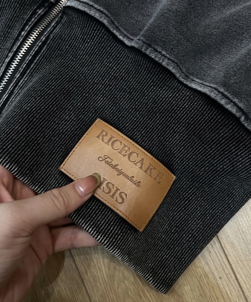 Dalfwin（ダールフィン）の「韓国ファッション RICECAKEフェイクレザーラベルピグメント加工ダブルジップパーカー（パーカー・レディース・ブラック/グレー・FREE）」の9枚目の写真