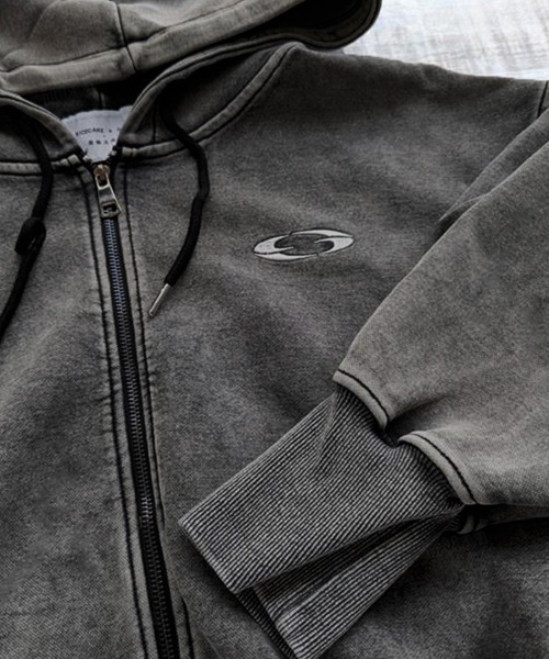 Dalfwin（ダールフィン）の「韓国ファッション RICECAKEフェイクレザーラベルピグメント加工ダブルジップパーカー（パーカー・レディース・ブラック/グレー・FREE）」の10枚目の写真