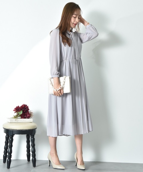 INTERPLANET（インタープラネット）の「シフォンジョーゼットプリーツワンピース（ワンピース・レディース・ライトベージュ/ネイビー・FREE）」の6枚目の写真