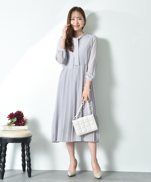 INTERPLANET（インタープラネット）の「シフォンジョーゼットプリーツワンピース（ワンピース・レディース・ライトベージュ/ネイビー・FREE）」の8枚目の写真