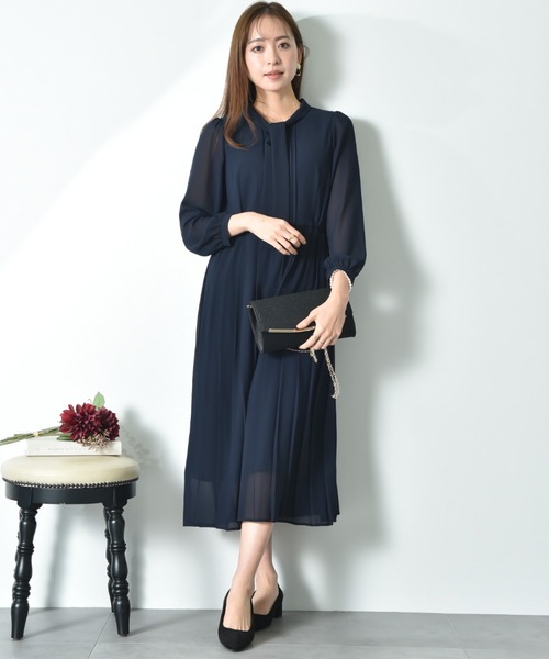 INTERPLANET（インタープラネット）の「シフォンジョーゼットプリーツワンピース（ワンピース・レディース・ライトベージュ/ネイビー・FREE）」の18枚目の写真