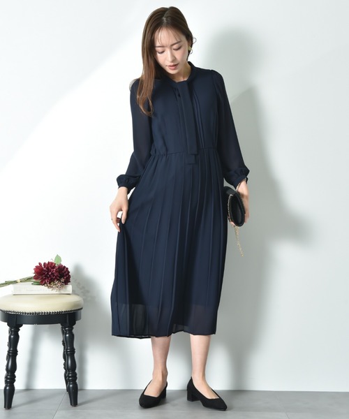 INTERPLANET（インタープラネット）の「シフォンジョーゼットプリーツワンピース（ワンピース・レディース・ライトベージュ/ネイビー・FREE）」の19枚目の写真