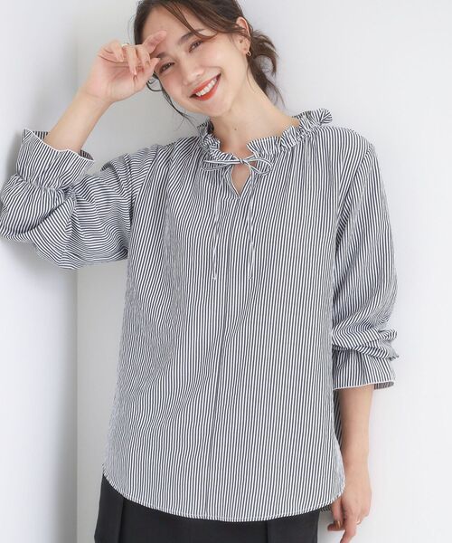 DRESKIP(ドレスキップ)の「【S-LL/洗濯後しわになりにくい/吸水速乾/UV】大人フェミニンな装いに 襟フリルブラウス(シャツ/ブラウス・レディース・ベージュ/ワインレッド/オフホワイト/ネイビー系2・01/02/03/04)」の3枚目の写真