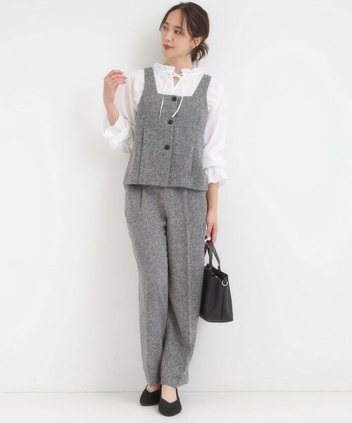 DRESKIP(ドレスキップ)の「【S-LL/洗濯後しわになりにくい/吸水速乾/UV】大人フェミニンな装いに 襟フリルブラウス(シャツ/ブラウス・レディース・ベージュ/ワインレッド/オフホワイト/ネイビー系2・01/02/03/04)」の7枚目の写真