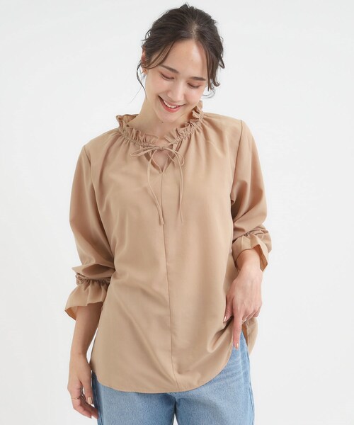 DRESKIP(ドレスキップ)の「【S-LL/洗濯後しわになりにくい/吸水速乾/UV】大人フェミニンな装いに 襟フリルブラウス(シャツ/ブラウス・レディース・ベージュ/ワインレッド/オフホワイト/ネイビー系2・01/02/03/04)」の9枚目の写真