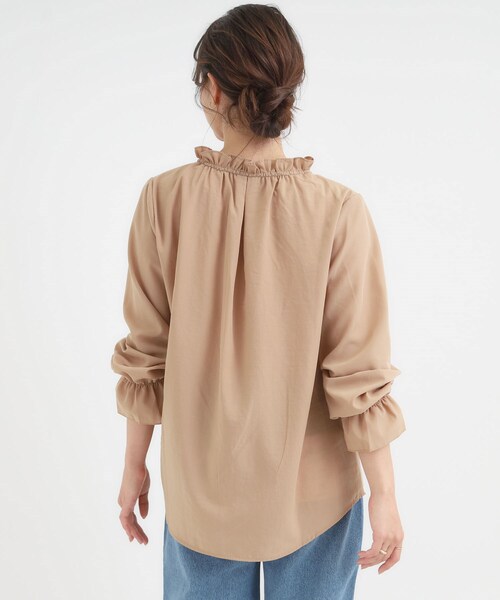 DRESKIP(ドレスキップ)の「【S-LL/洗濯後しわになりにくい/吸水速乾/UV】大人フェミニンな装いに 襟フリルブラウス(シャツ/ブラウス・レディース・ベージュ/ワインレッド/オフホワイト/ネイビー系2・01/02/03/04)」の10枚目の写真