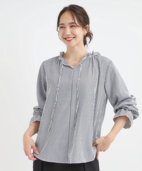 DRESKIP(ドレスキップ)の「【S-LL/洗濯後しわになりにくい/吸水速乾/UV】大人フェミニンな装いに 襟フリルブラウス(シャツ/ブラウス・レディース・ベージュ/ワインレッド/オフホワイト/ネイビー系2・01/02/03/04)」の13枚目の写真