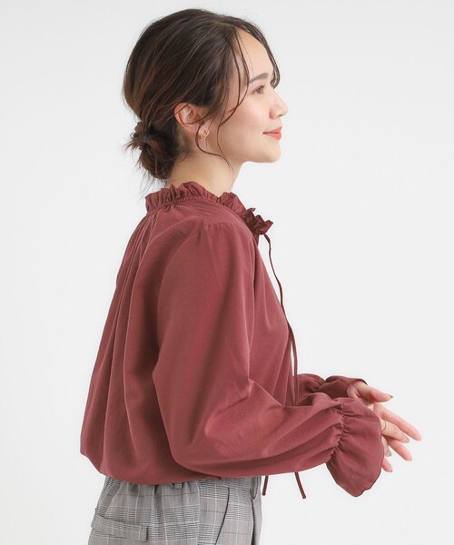 DRESKIP(ドレスキップ)の「【S-LL/洗濯後しわになりにくい/吸水速乾/UV】大人フェミニンな装いに 襟フリルブラウス(シャツ/ブラウス・レディース・ベージュ/ワインレッド/オフホワイト/ネイビー系2・01/02/03/04)」の18枚目の写真