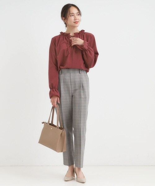 DRESKIP(ドレスキップ)の「【S-LL/洗濯後しわになりにくい/吸水速乾/UV】大人フェミニンな装いに 襟フリルブラウス(シャツ/ブラウス・レディース・ベージュ/ワインレッド/オフホワイト/ネイビー系2・01/02/03/04)」の19枚目の写真