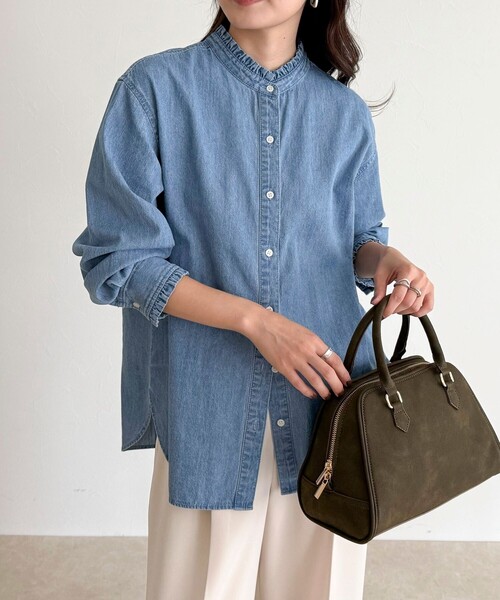 fredy emue（フレディエミュ）の「バンドカラーフリルシャツ（シャツ/ブラウス・レディース・ホワイト系その他/ブルー・38）」の2枚目の写真