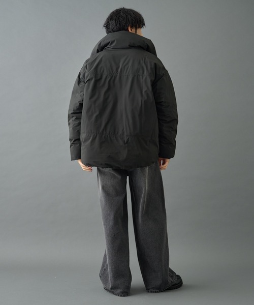 COLONY 2139（コロニートゥーワンスリーナイン）の「クロップド中綿ジャケット（ダウンジャケット/コート・メンズ・グレー/ブラック・SMALL/MEDIUM/LARGE）」の16枚目の写真