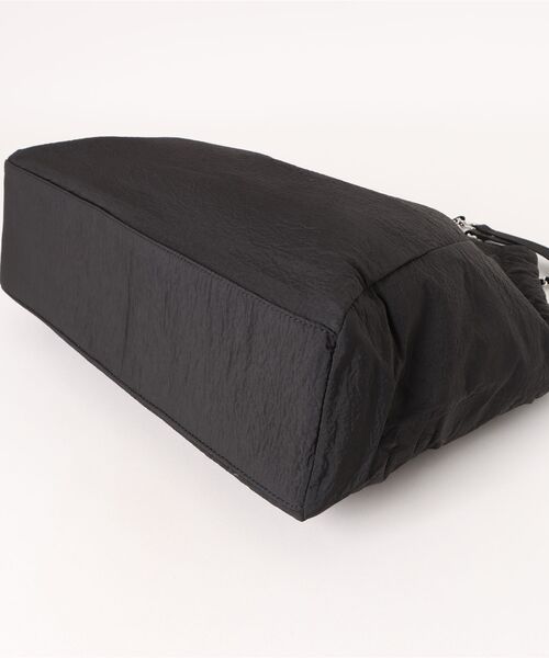 Bou Jeloud（ブージュルード）の「エンボスチェーンバッグ（ハンドバッグ・レディース・グレー/ブラック・ONESIZE）」の10枚目の写真