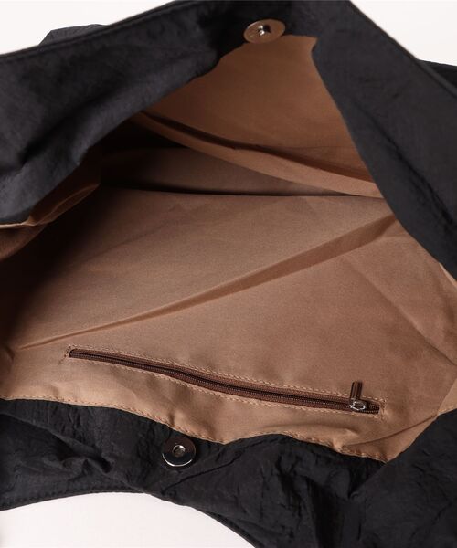 Bou Jeloud（ブージュルード）の「エンボスチェーンバッグ（ハンドバッグ・レディース・グレー/ブラック・ONESIZE）」の11枚目の写真