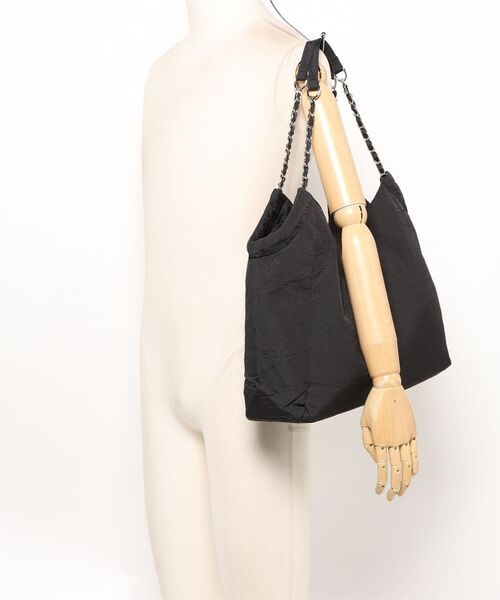 Bou Jeloud（ブージュルード）の「エンボスチェーンバッグ（ハンドバッグ・レディース・グレー/ブラック・ONESIZE）」の12枚目の写真